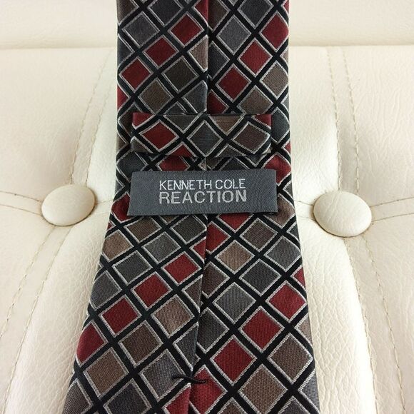 Kenneth Cole Reaction silk diamond print tie - Picture 5 of 6